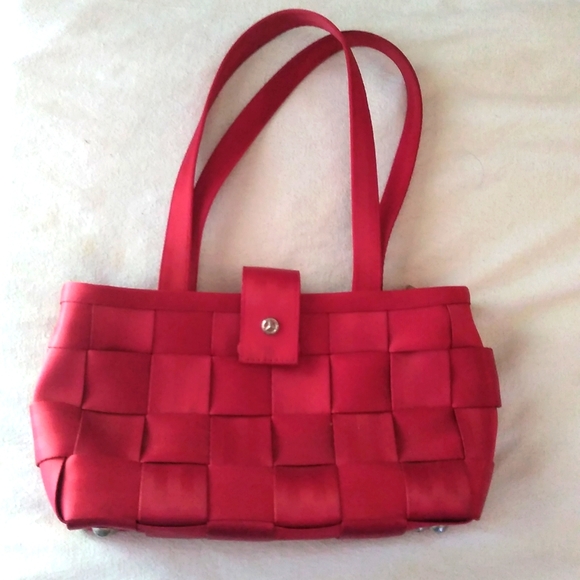 Vintage Mercedes-Benz seatbelt short strap shoulder bag - Picture 1 of 5